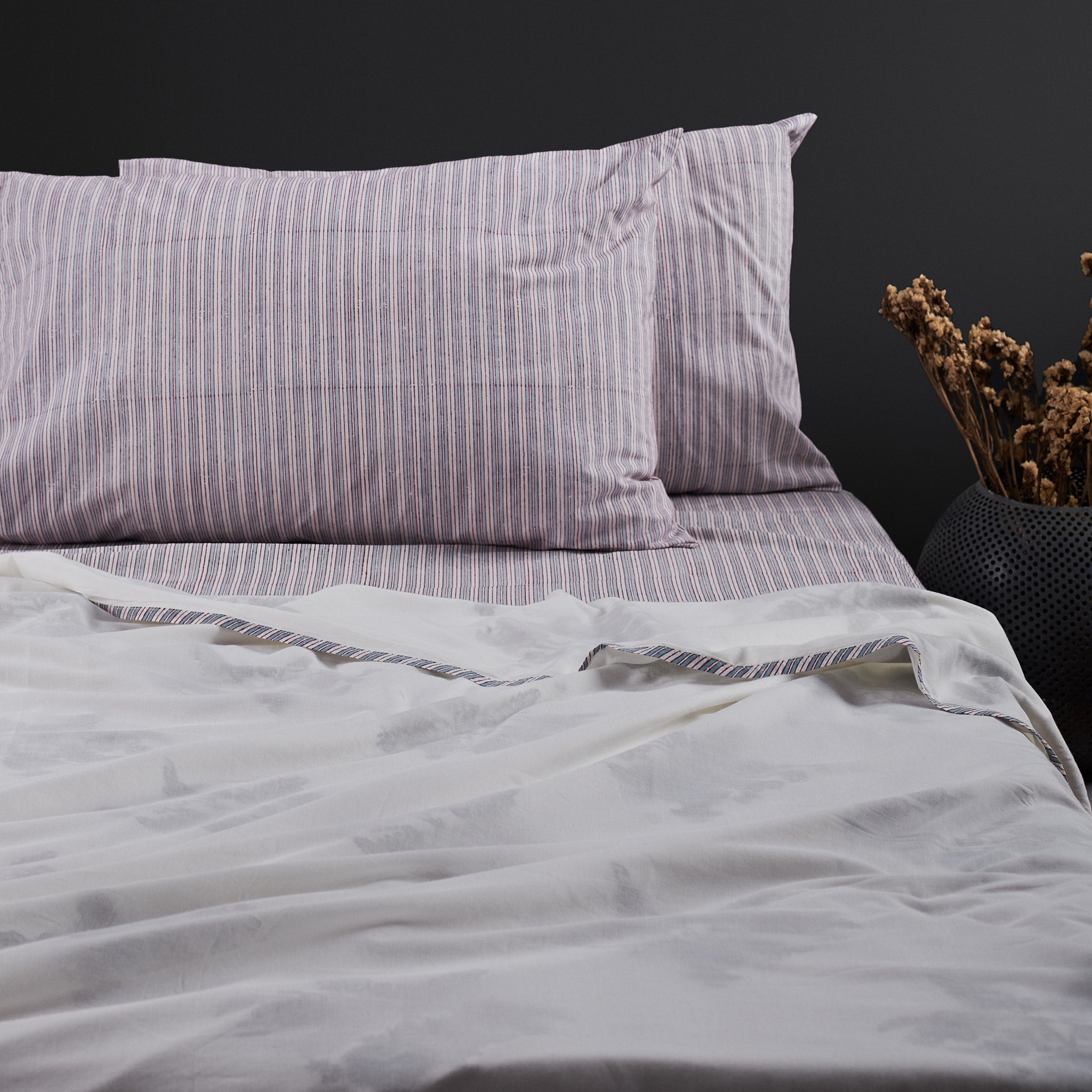 Guldasta Crimson Dohar