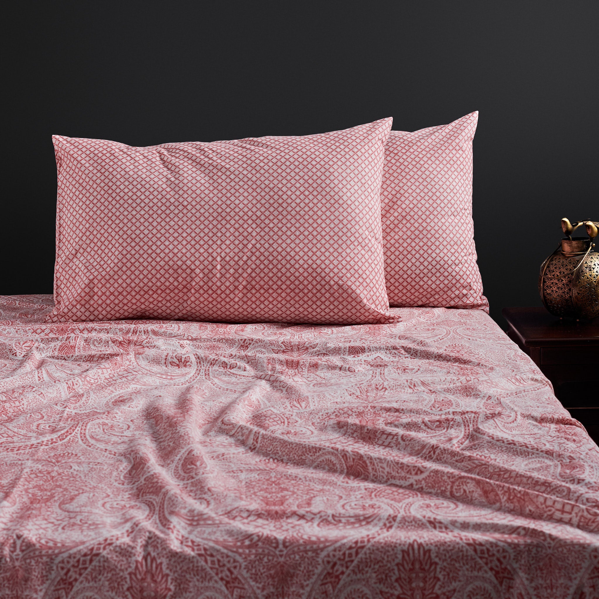 Paisley Jaal Coral Bedsheet & Pillow Cover Set