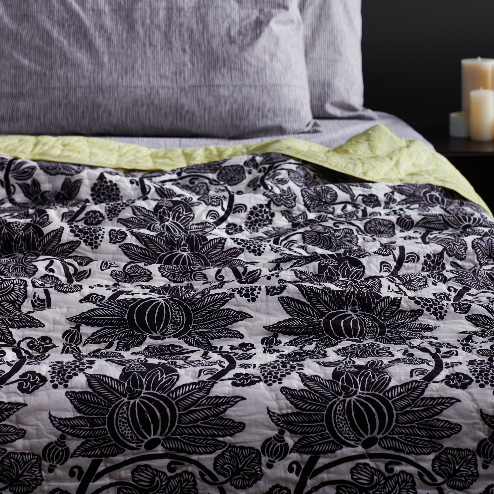 Anaar Charcoal  Reversible Razai