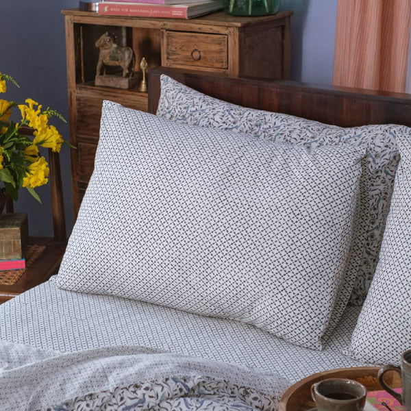 Cross Stripe Bedsheet & Pillow Cover Set