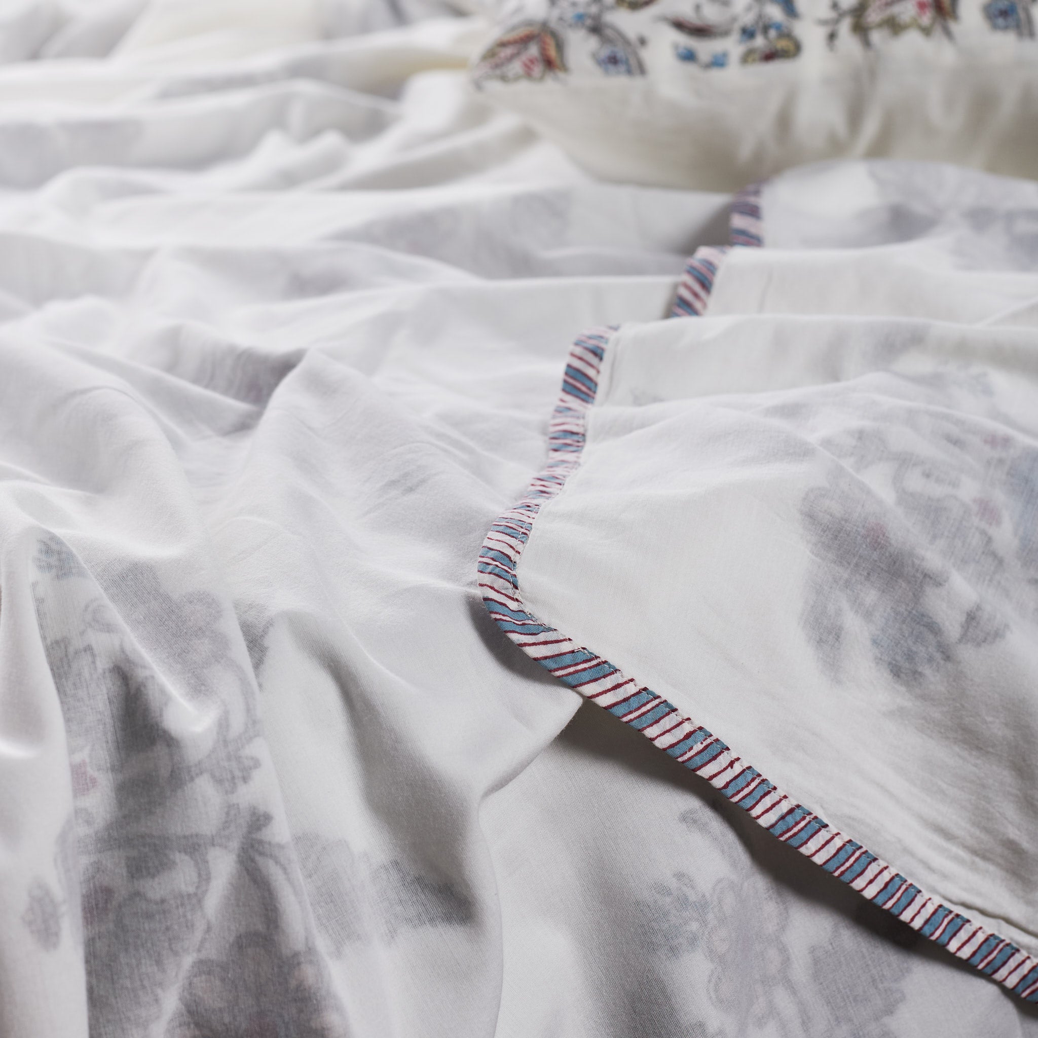 Guldasta Crimson Dohar