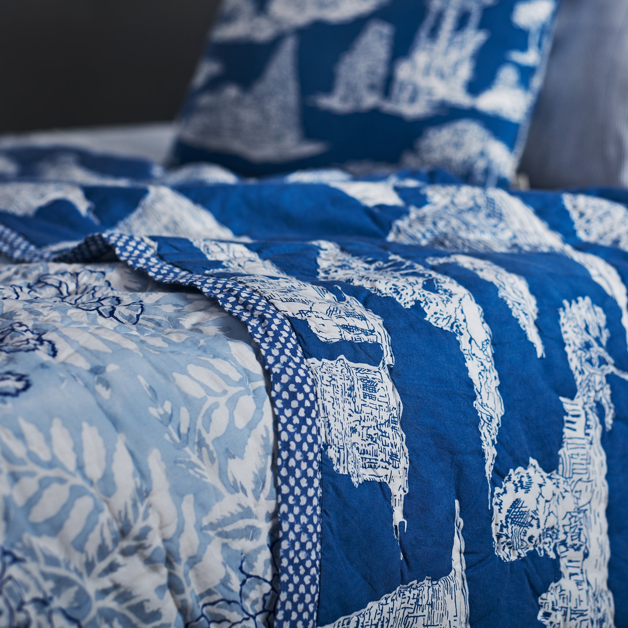 Vedika Indigo Reversible Razai