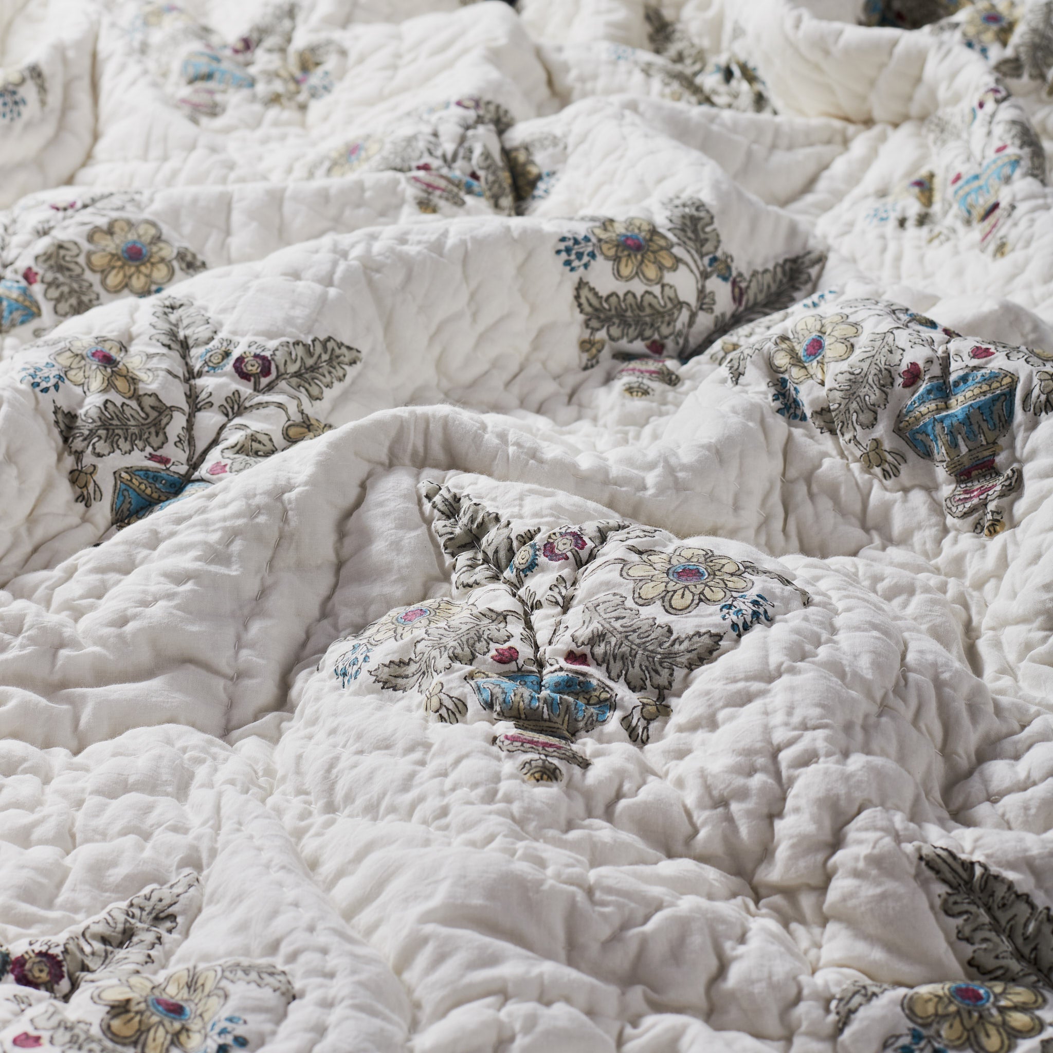 Guldasta Crimson Reversible Razai