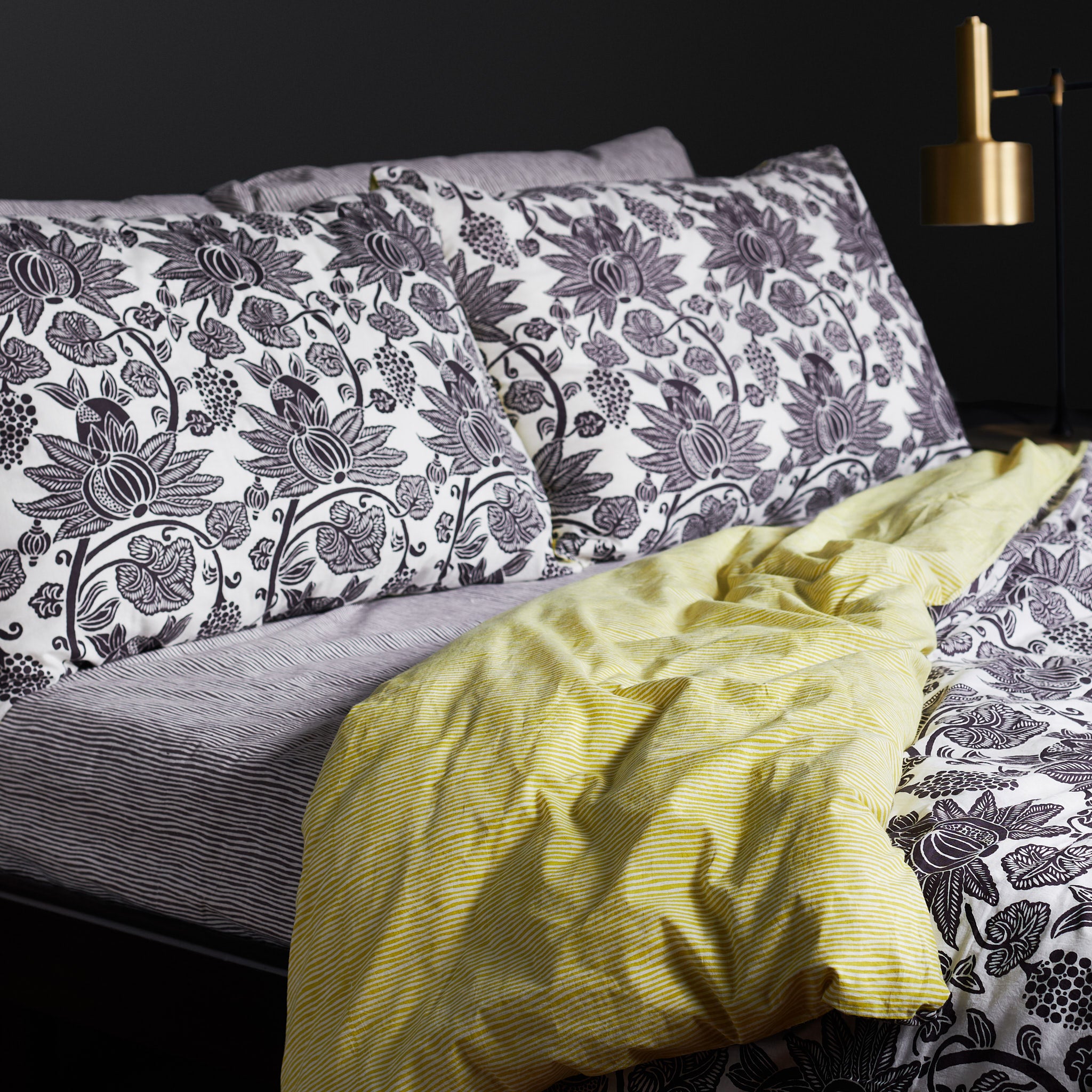 Anaar Charcoal Reversible Duvet Cover & Pillow Set