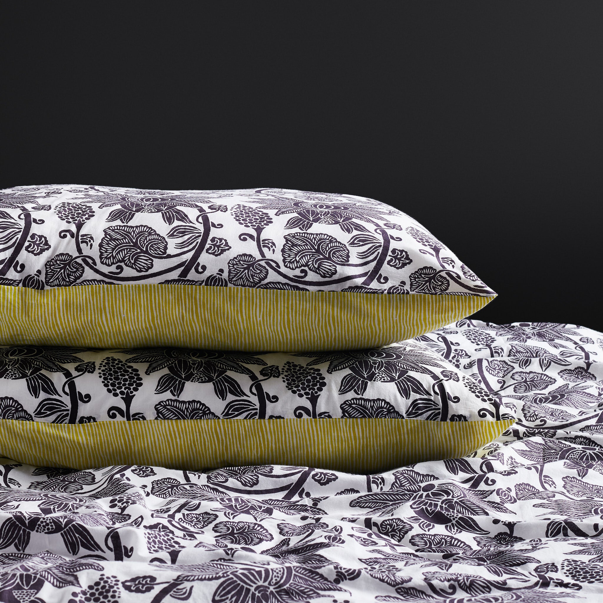 Anaar Charcoal Reversible Duvet Cover & Pillow Set