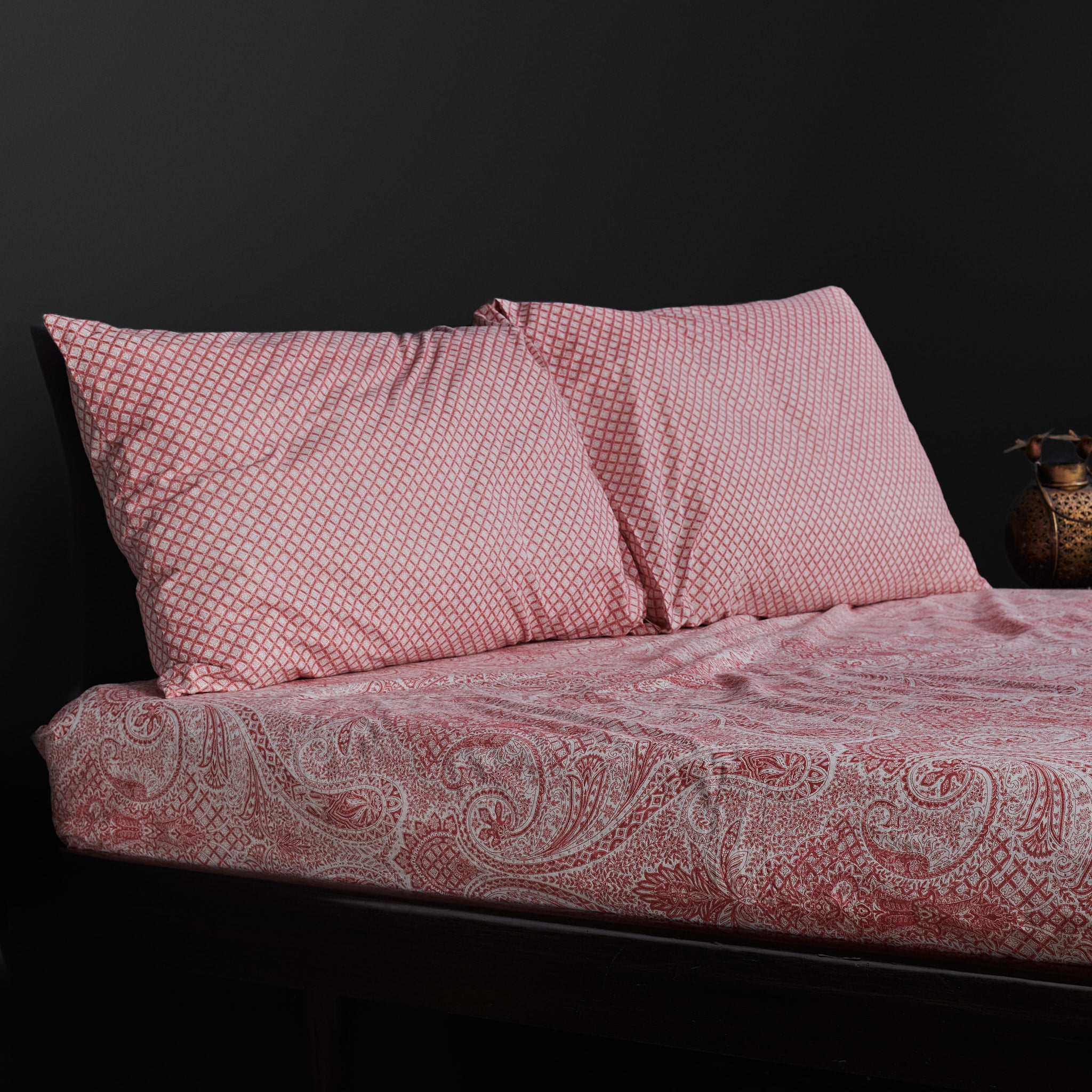 Paisley Jaal Coral Bedsheet & Pillow Cover Set