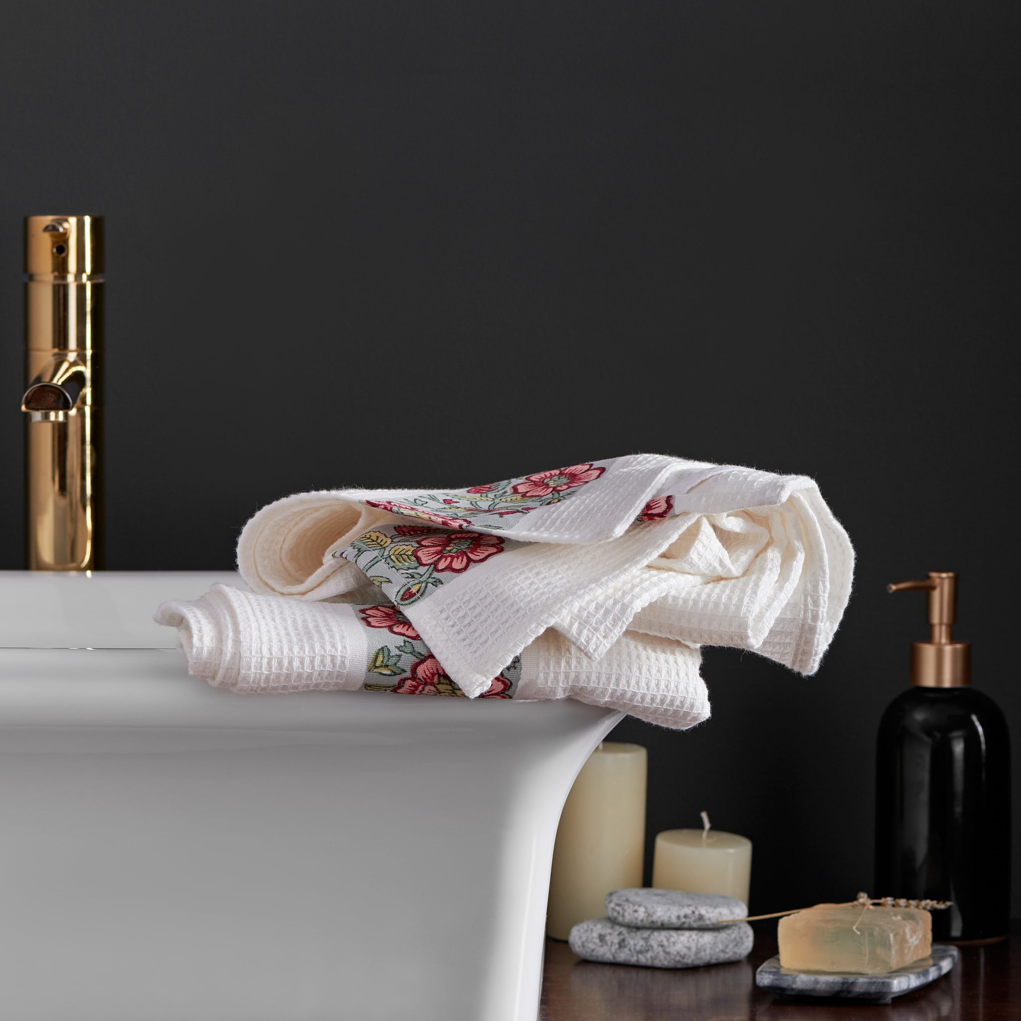 Zenia Crimson Hand Towels