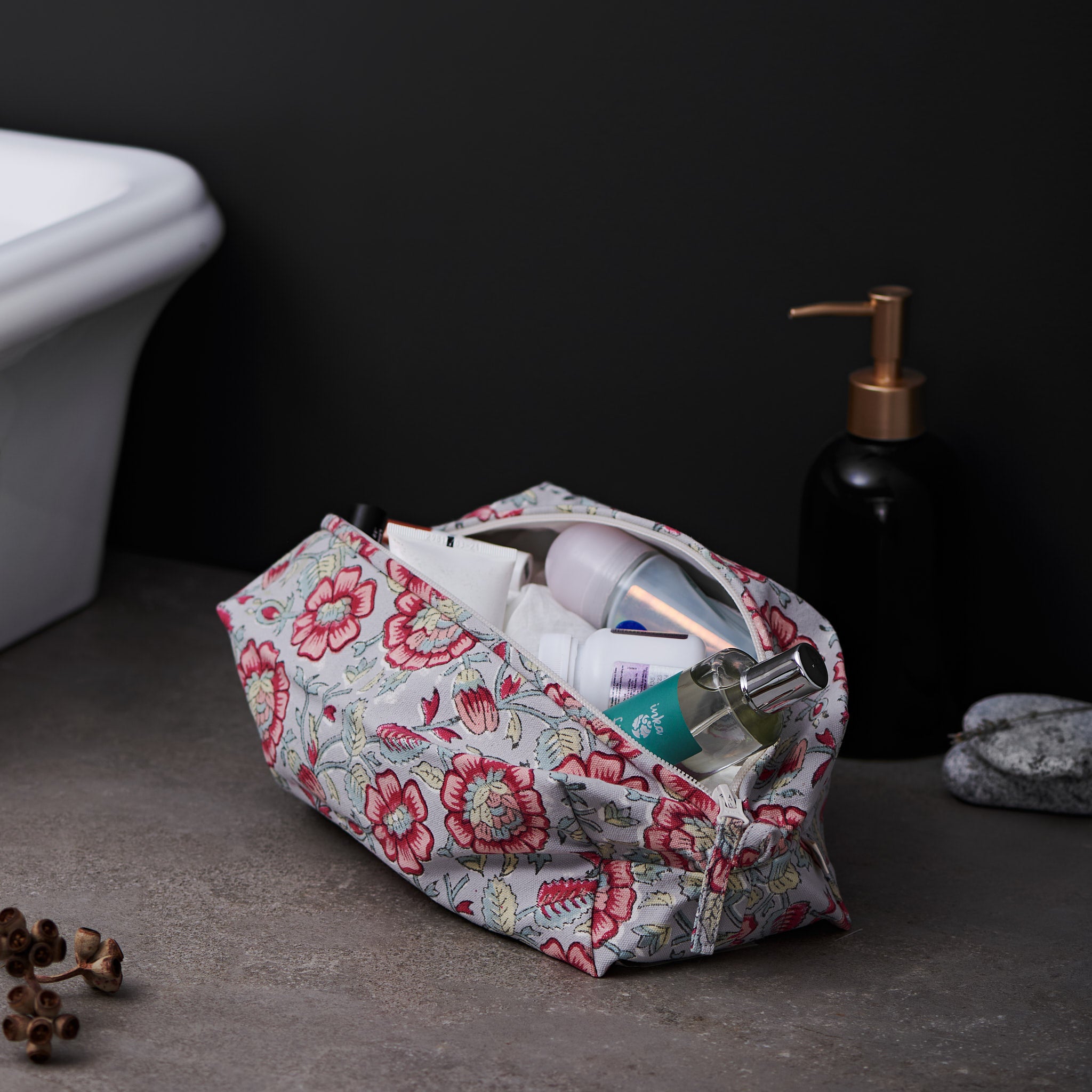 Zenia Crimson Travel Pouches