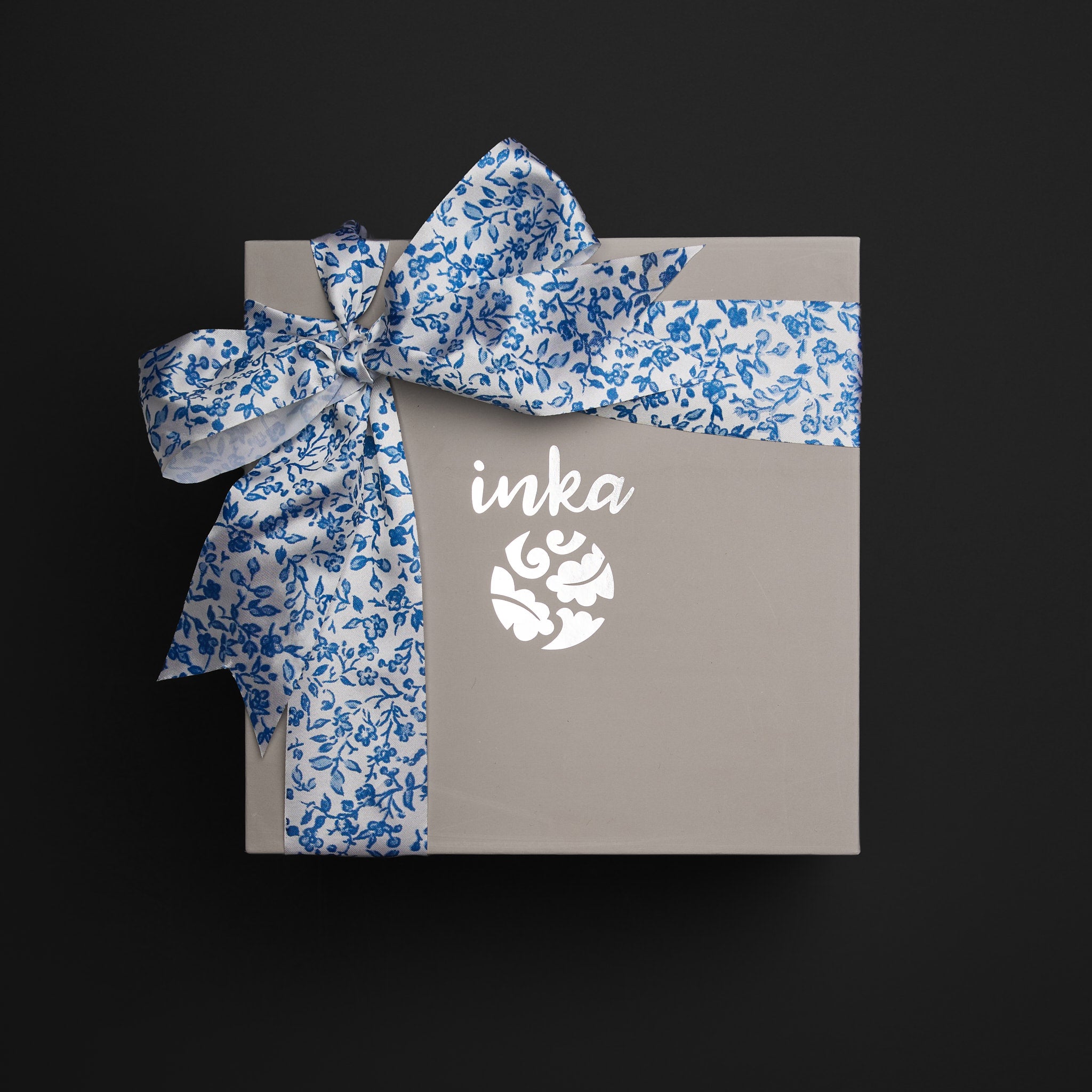 Tiana Gift Box with Ribbon & Napkins