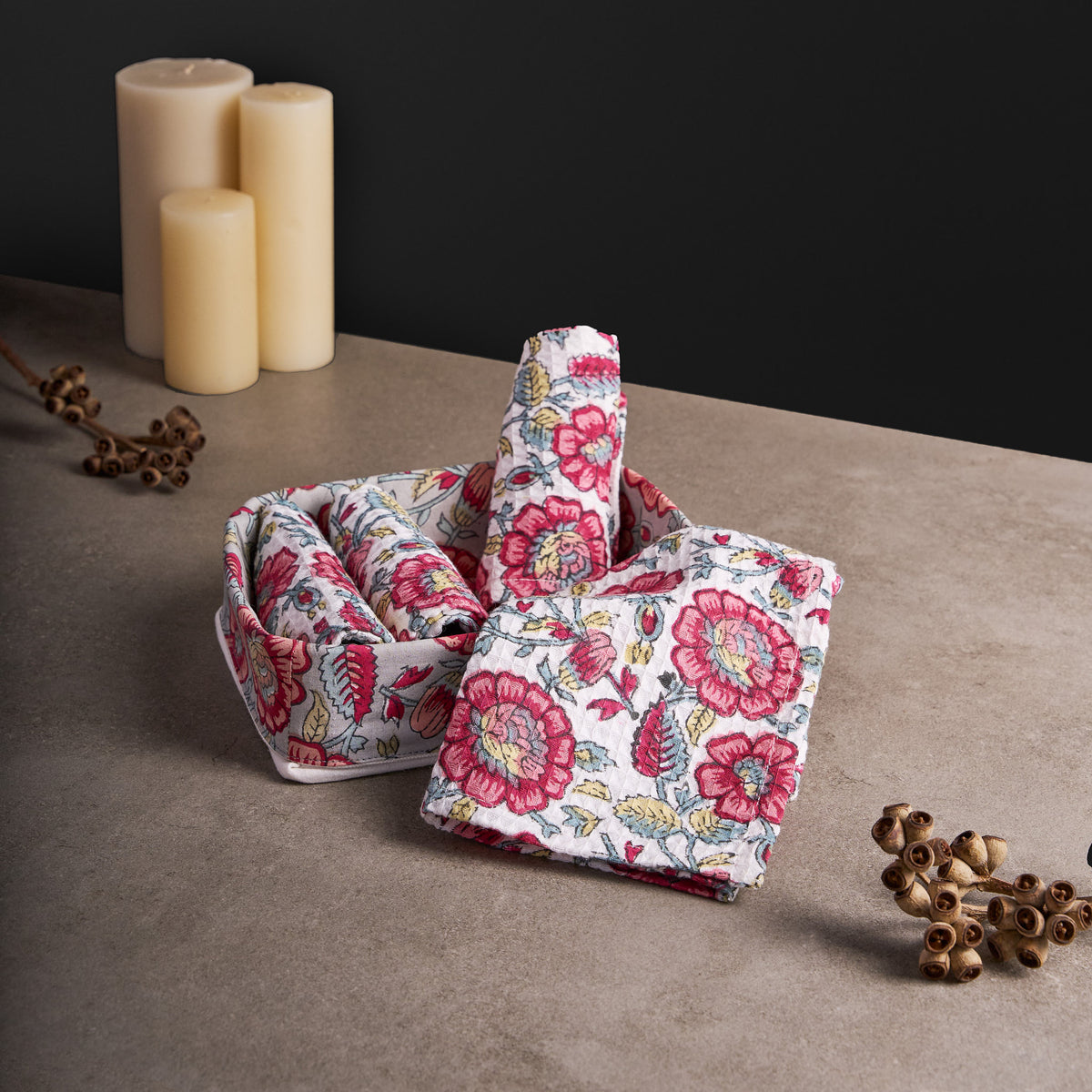 Zenia Crimson Face Towels with Tray Set