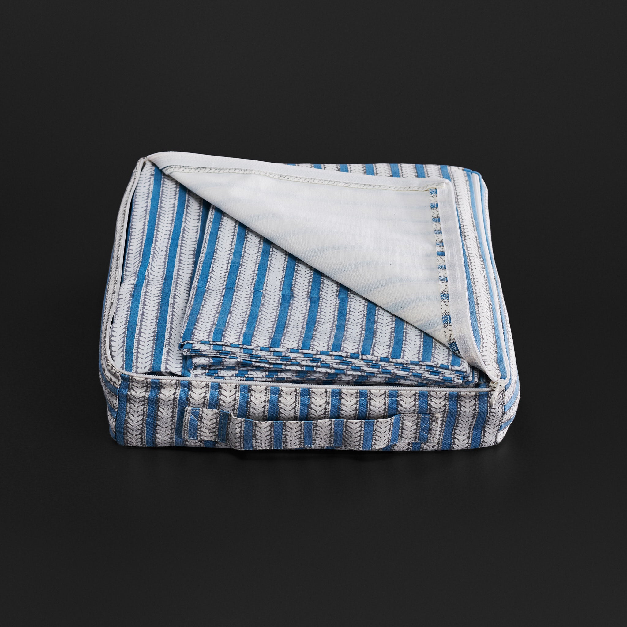 Feather Stripe Ladakh Blue Bedsheet & Pillow Cover Set