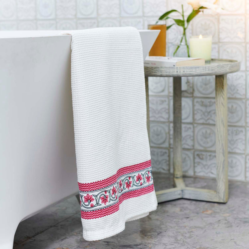 Ruhi raspberry bath towel
