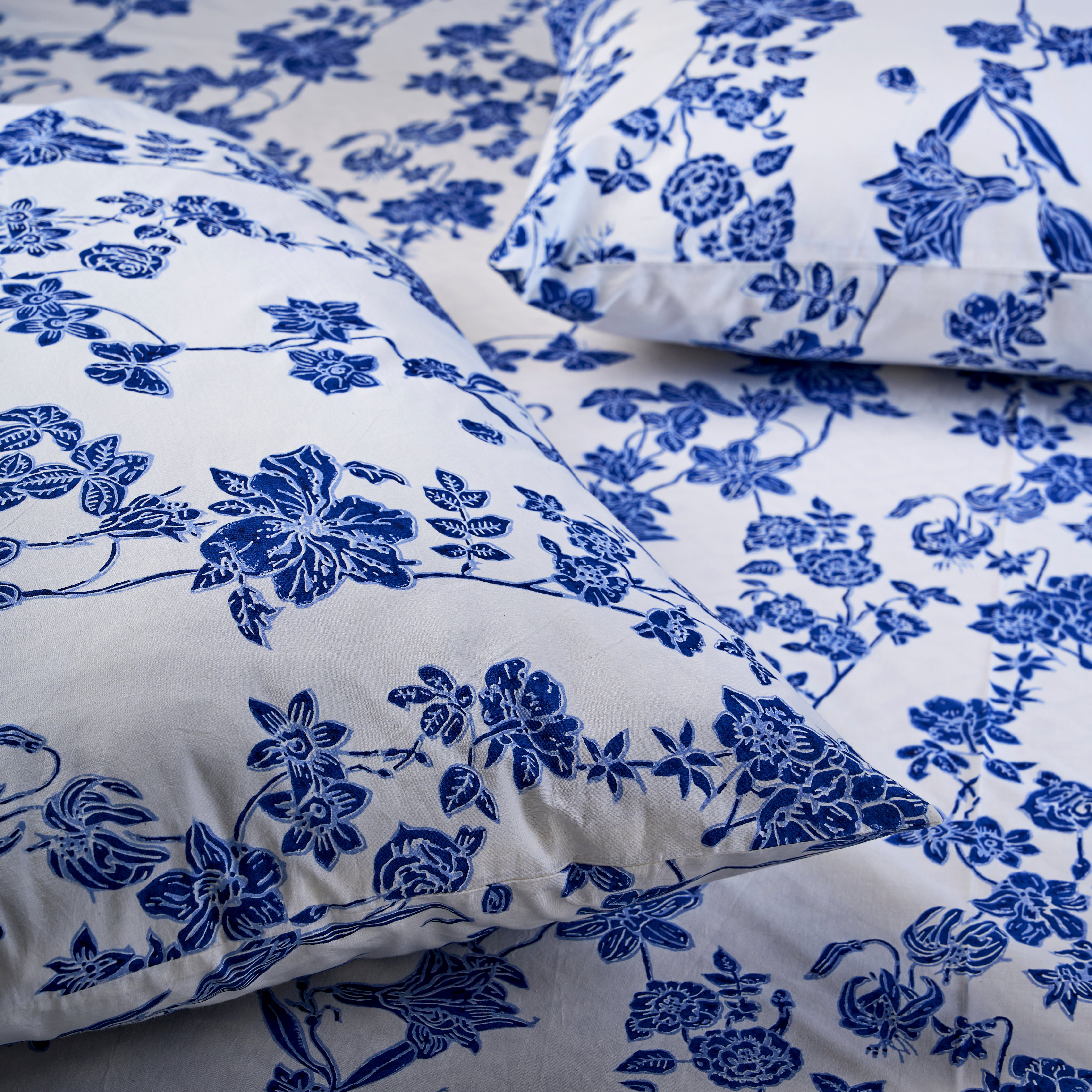 I'm Your Flower China Blue Bedsheet Set / Adult