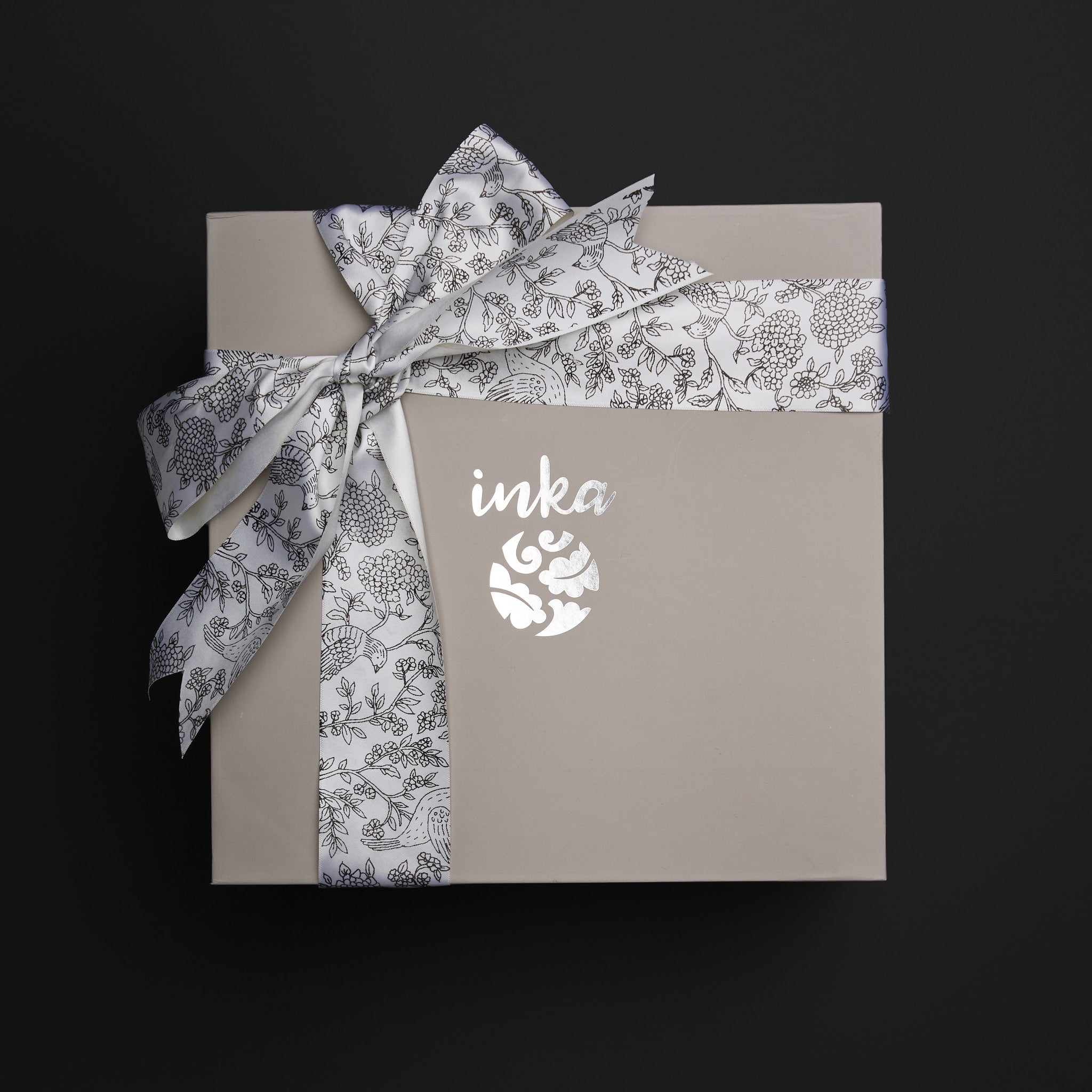 Kalam Gift Box with Ribbon & Napkins