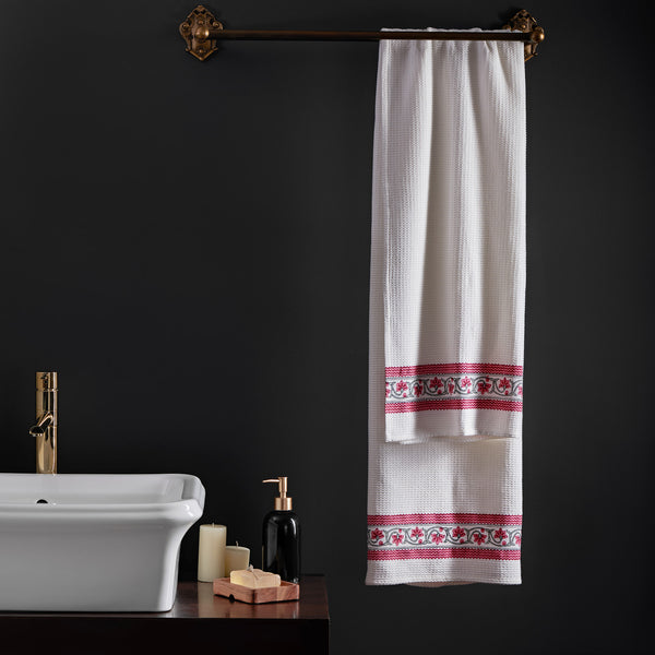 Ruhi raspberry bath towel