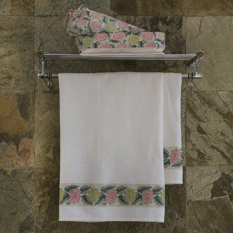 Dahlia lime bath towel
