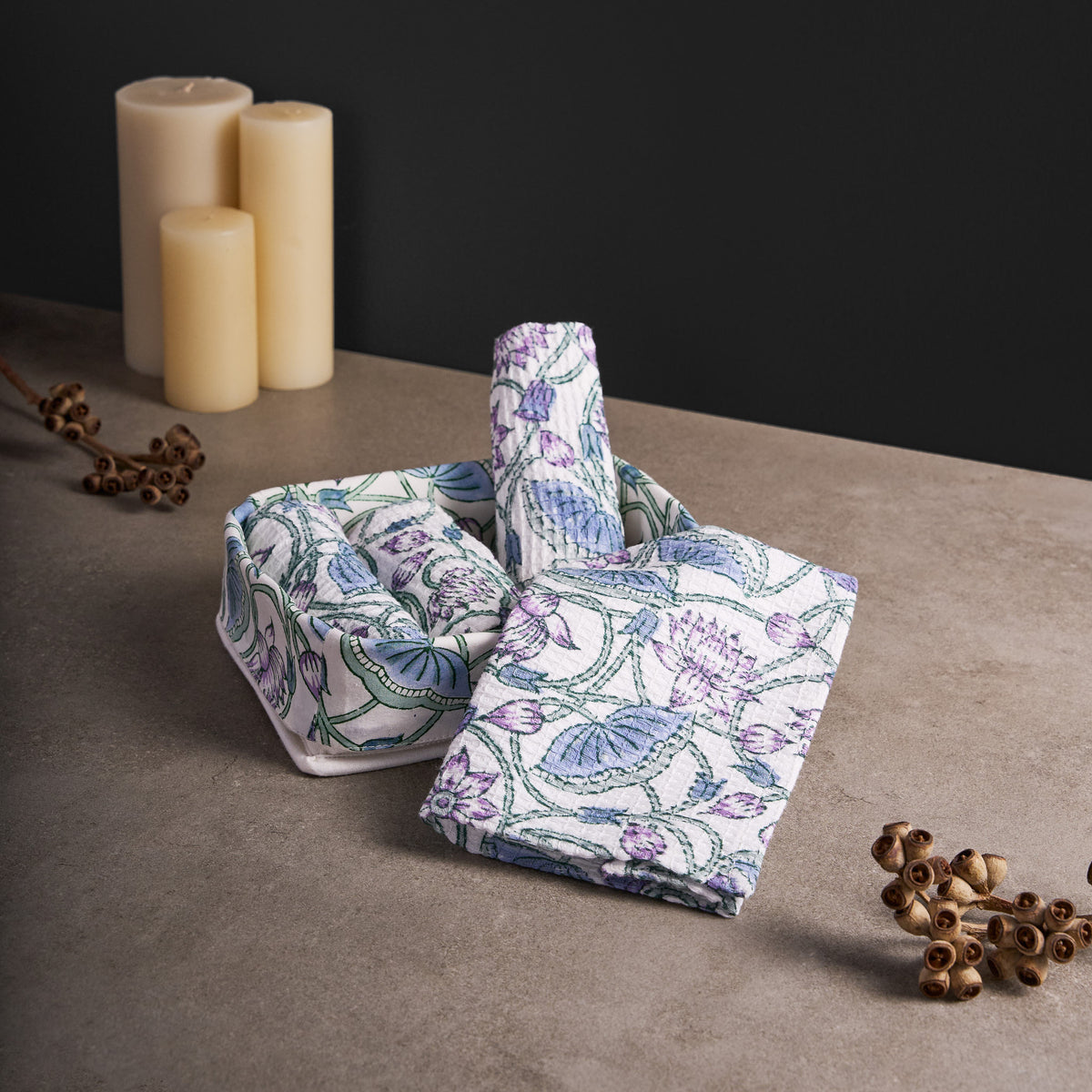 Nilofer Aqua Blue Face Towels with Tray Set