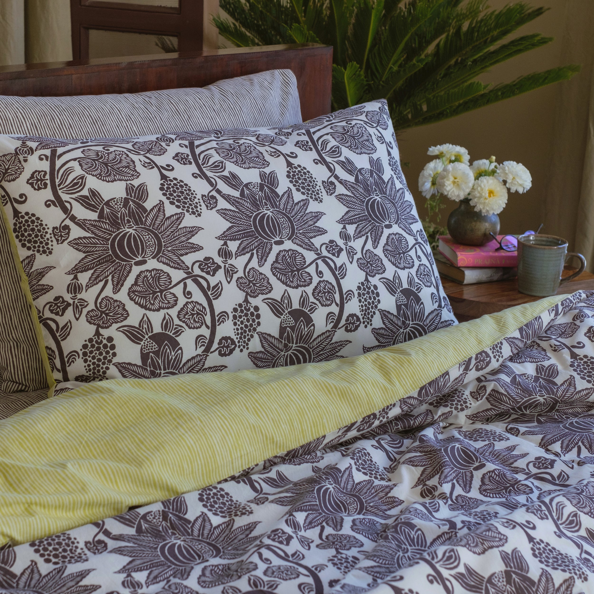 Anaar charcoal reversible duvet cover & pillow set Inka