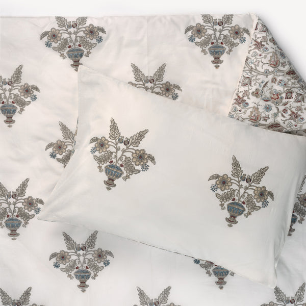 Guldasta crimson reversible duvet cover & pillow set