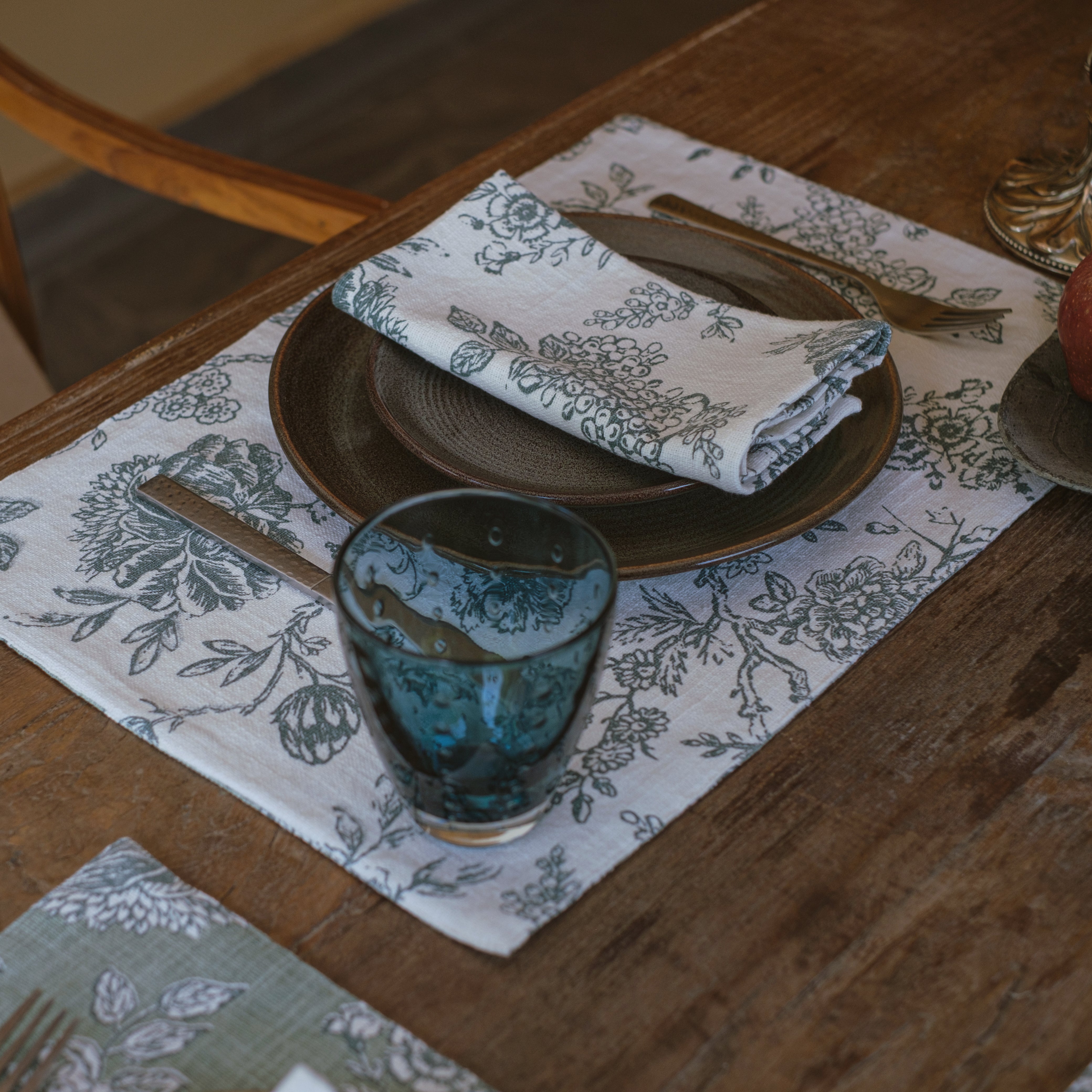 Ayana sage green reversible table mats (Set of 4) – Inka