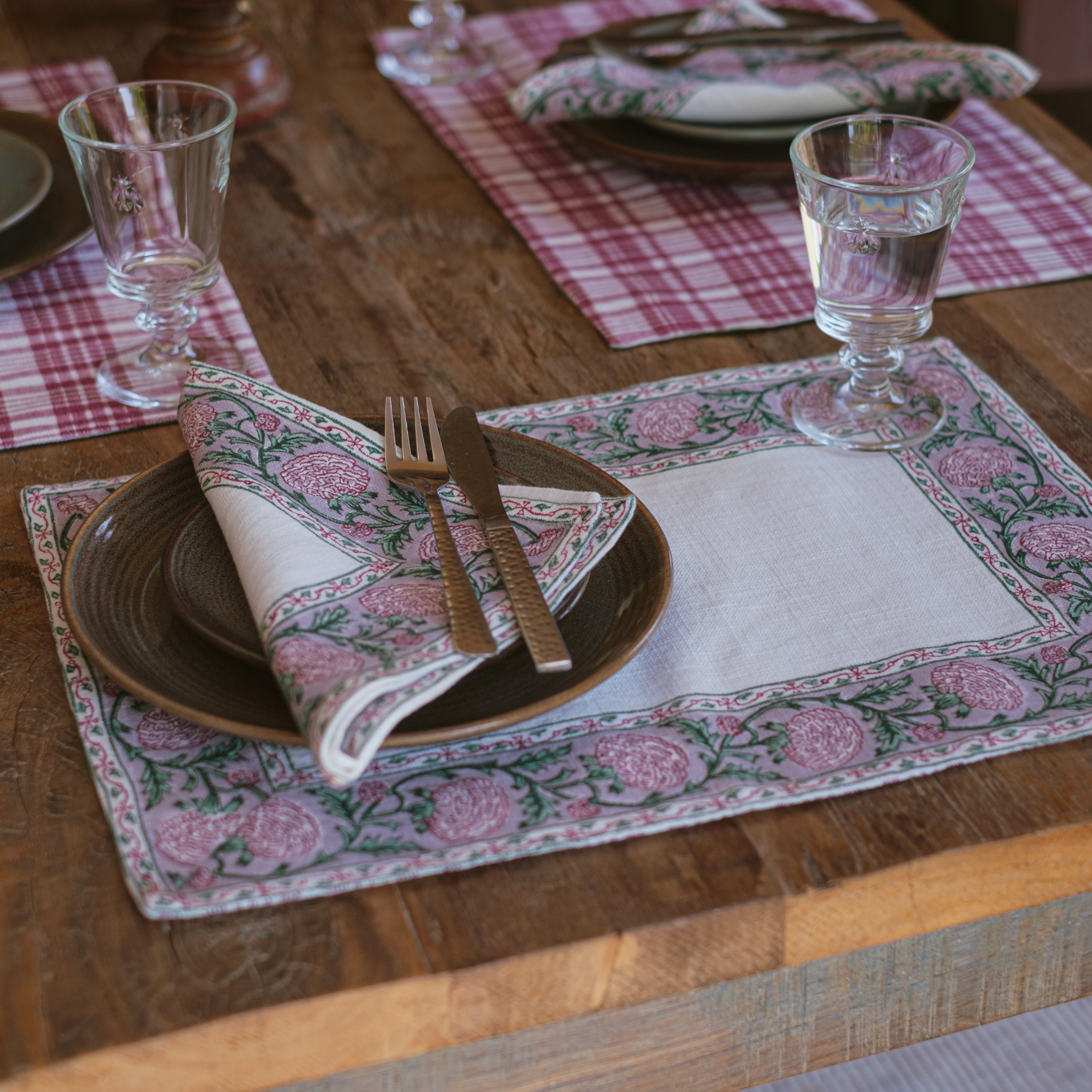 Meesha magenta pink table mats – Inka